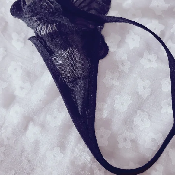 Black Butterfly Low Rise Thöng - Picture 5 of 6